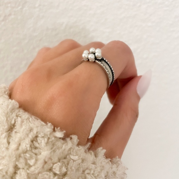 925 Sterling Silver Minimalist Ring Pearl Flower Ring Dainty Pearl Ring - Picture 7 of 8